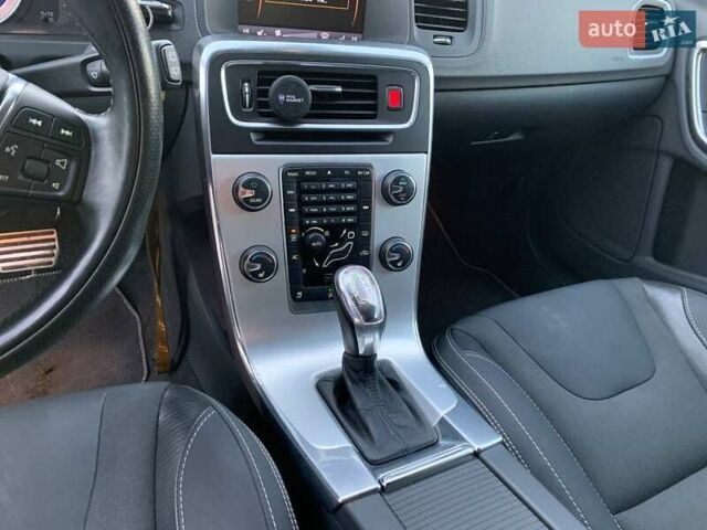 Белый Вольво B60, объемом двигателя 1.98 л и пробегом 183 тыс. км за 12900 $, фото 25 на Automoto.ua