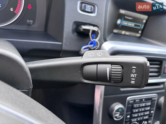 Белый Вольво B60, объемом двигателя 1.6 л и пробегом 242 тыс. км за 10850 $, фото 135 на Automoto.ua