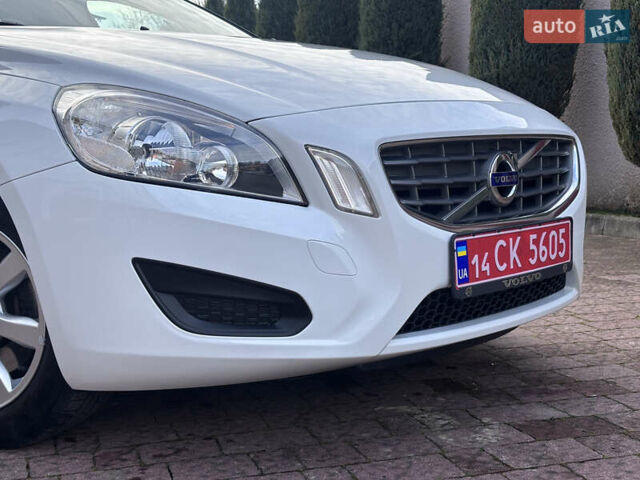 Белый Вольво B60, объемом двигателя 1.6 л и пробегом 242 тыс. км за 10850 $, фото 14 на Automoto.ua