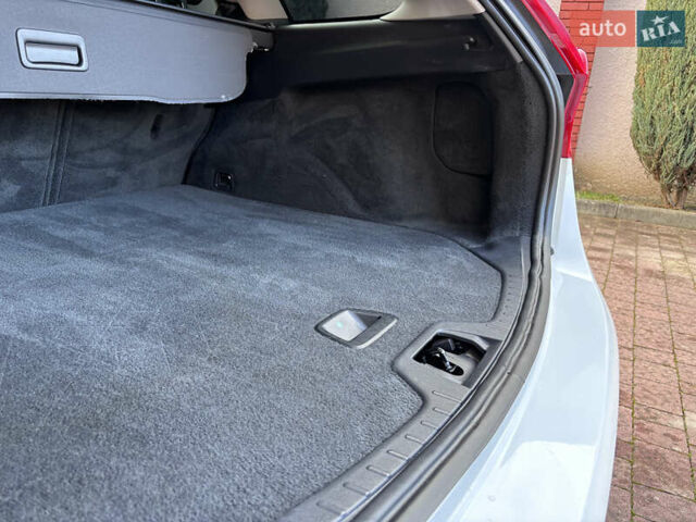 Белый Вольво B60, объемом двигателя 1.6 л и пробегом 242 тыс. км за 10850 $, фото 149 на Automoto.ua