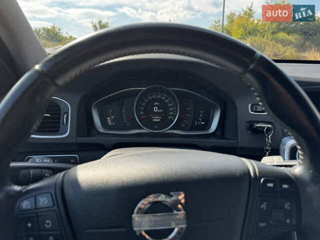 Белый Вольво B60, объемом двигателя 1.56 л и пробегом 306 тыс. км за 10413 $, фото 2 на Automoto.ua