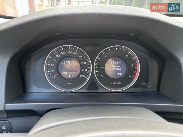 Белый Вольво B60, объемом двигателя 1.6 л и пробегом 242 тыс. км за 10850 $, фото 146 на Automoto.ua