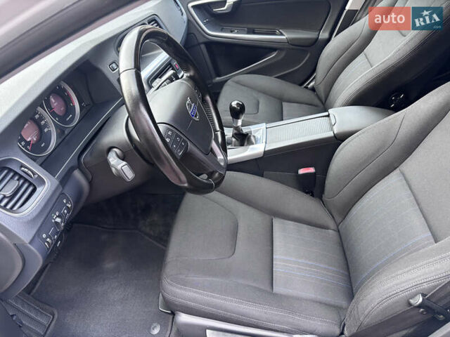 Белый Вольво B60, объемом двигателя 1.6 л и пробегом 242 тыс. км за 10850 $, фото 81 на Automoto.ua