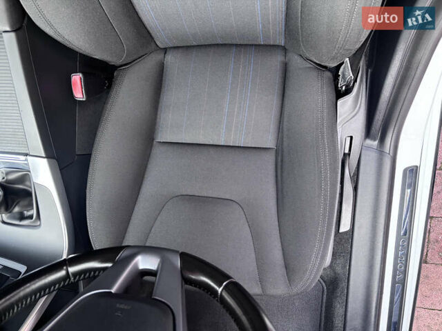 Белый Вольво B60, объемом двигателя 1.6 л и пробегом 242 тыс. км за 10850 $, фото 80 на Automoto.ua