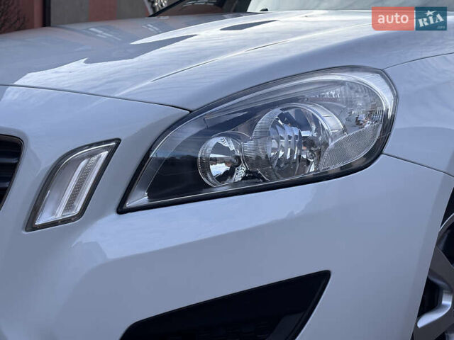 Белый Вольво B60, объемом двигателя 1.6 л и пробегом 242 тыс. км за 10850 $, фото 34 на Automoto.ua