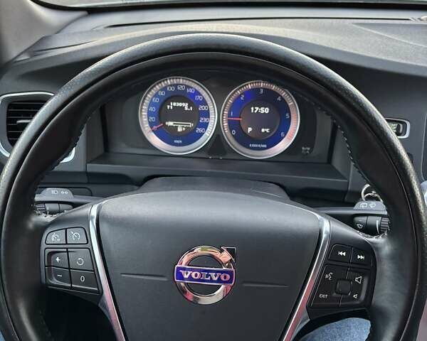 Белый Вольво B60, объемом двигателя 1.98 л и пробегом 183 тыс. км за 12900 $, фото 38 на Automoto.ua