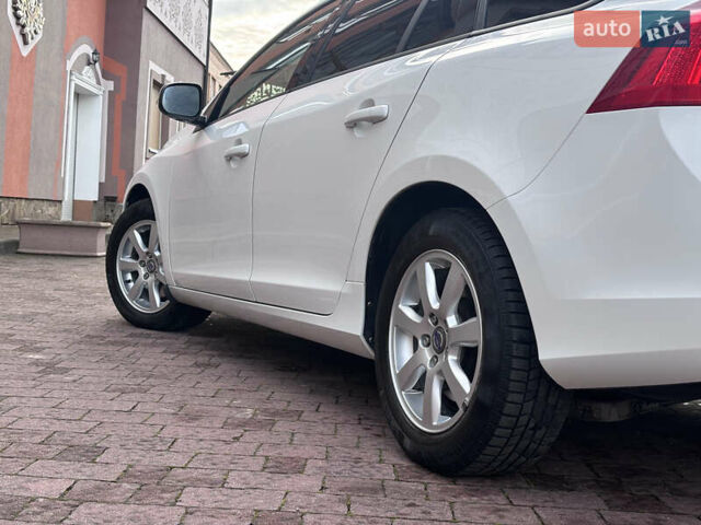 Белый Вольво B60, объемом двигателя 1.6 л и пробегом 242 тыс. км за 10850 $, фото 57 на Automoto.ua