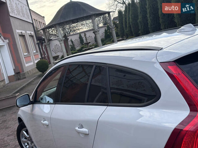 Белый Вольво B60, объемом двигателя 1.6 л и пробегом 242 тыс. км за 10850 $, фото 59 на Automoto.ua