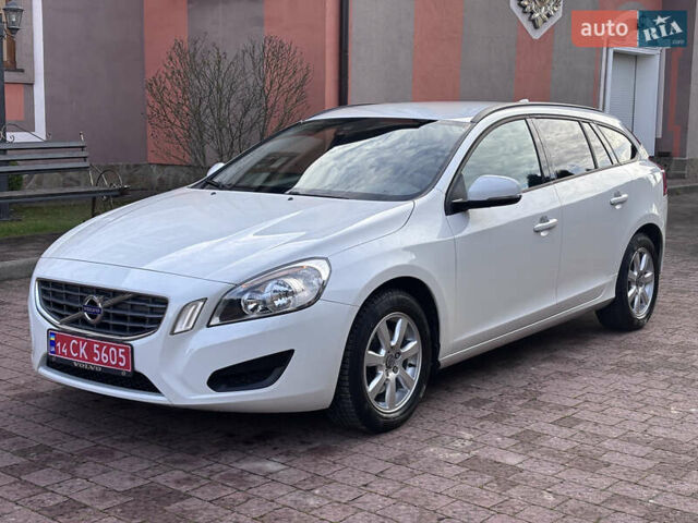 Белый Вольво B60, объемом двигателя 1.6 л и пробегом 242 тыс. км за 10850 $, фото 7 на Automoto.ua