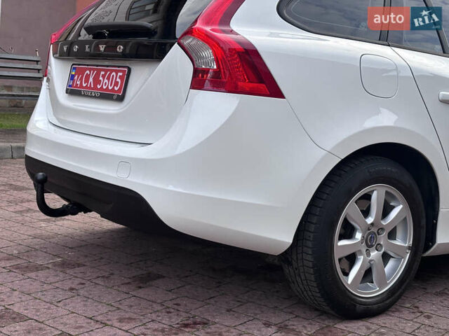 Белый Вольво B60, объемом двигателя 1.6 л и пробегом 242 тыс. км за 10850 $, фото 68 на Automoto.ua