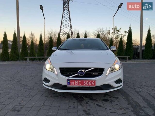 Белый Вольво B60, объемом двигателя 1.98 л и пробегом 183 тыс. км за 12900 $, фото 3 на Automoto.ua