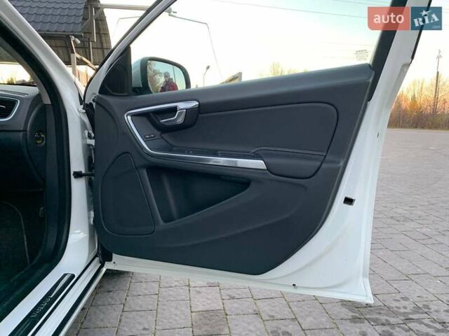 Белый Вольво B60, объемом двигателя 1.98 л и пробегом 183 тыс. км за 12900 $, фото 26 на Automoto.ua