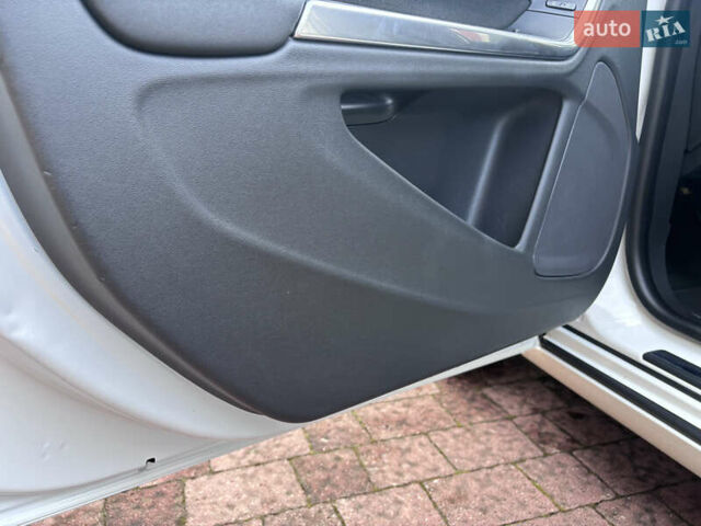 Белый Вольво B60, объемом двигателя 1.6 л и пробегом 242 тыс. км за 10850 $, фото 85 на Automoto.ua