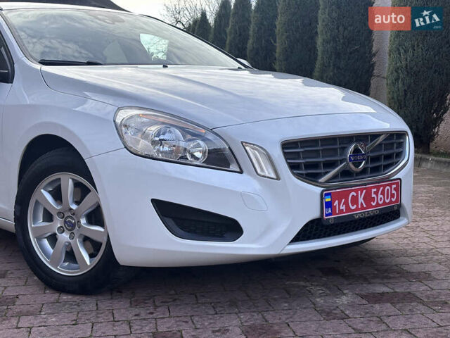 Белый Вольво B60, объемом двигателя 1.6 л и пробегом 242 тыс. км за 10850 $, фото 13 на Automoto.ua