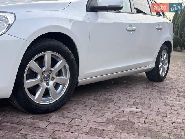 Белый Вольво B60, объемом двигателя 1.6 л и пробегом 242 тыс. км за 10850 $, фото 38 на Automoto.ua