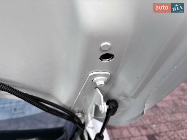 Белый Вольво B60, объемом двигателя 1.6 л и пробегом 242 тыс. км за 10850 $, фото 160 на Automoto.ua