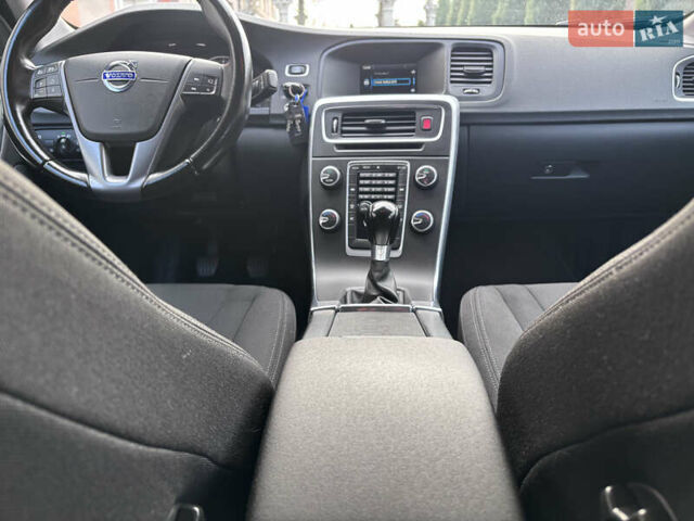 Белый Вольво B60, объемом двигателя 1.6 л и пробегом 242 тыс. км за 10850 $, фото 126 на Automoto.ua