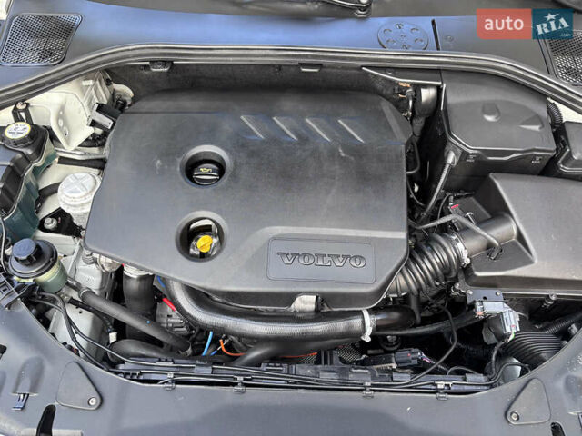 Белый Вольво B60, объемом двигателя 1.6 л и пробегом 242 тыс. км за 10850 $, фото 156 на Automoto.ua