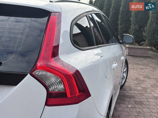 Белый Вольво B60, объемом двигателя 1.6 л и пробегом 242 тыс. км за 10850 $, фото 72 на Automoto.ua