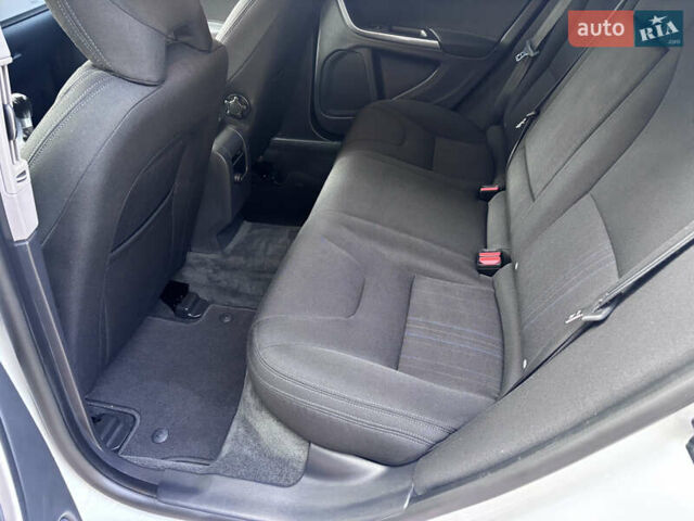 Белый Вольво B60, объемом двигателя 1.6 л и пробегом 242 тыс. км за 10850 $, фото 89 на Automoto.ua