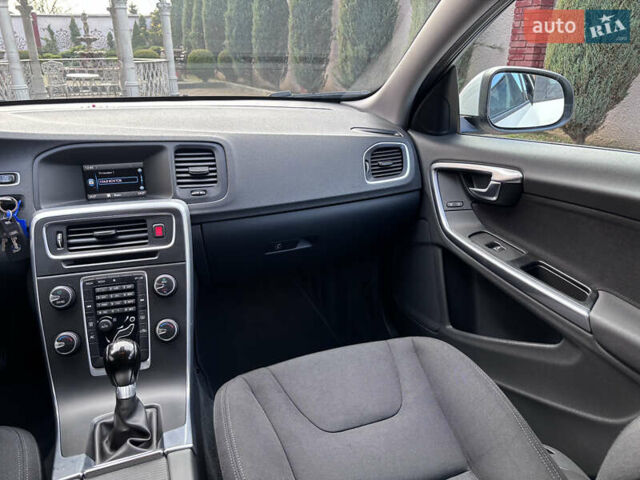 Белый Вольво B60, объемом двигателя 1.6 л и пробегом 242 тыс. км за 10850 $, фото 125 на Automoto.ua