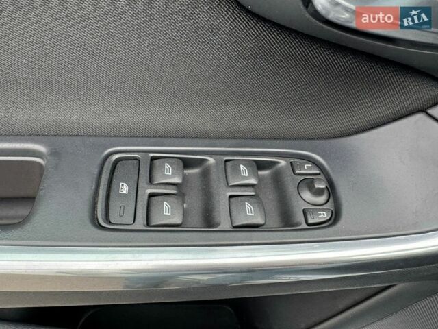 Білий Вольво B60, об'ємом двигуна 2 л та пробігом 257 тис. км за 14200 $, фото 45 на Automoto.ua