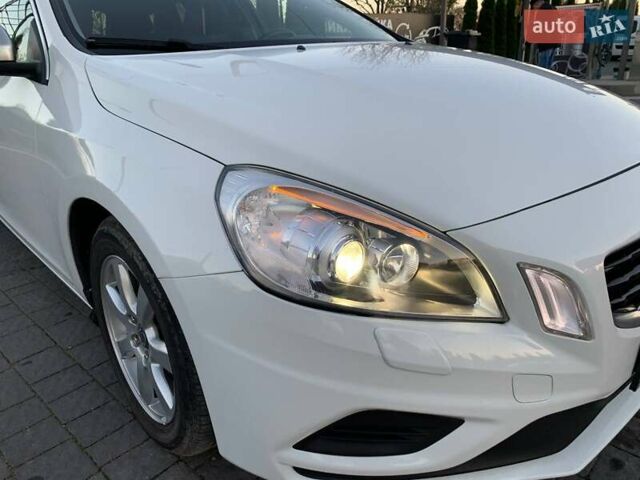 Белый Вольво B60, объемом двигателя 1.98 л и пробегом 183 тыс. км за 12900 $, фото 5 на Automoto.ua