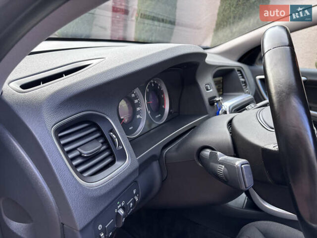 Белый Вольво B60, объемом двигателя 1.6 л и пробегом 242 тыс. км за 10850 $, фото 129 на Automoto.ua