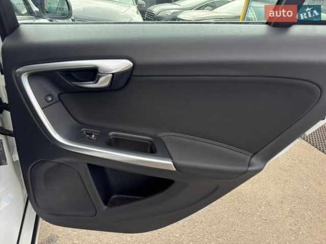 Білий Вольво B60, об'ємом двигуна 2 л та пробігом 257 тис. км за 14200 $, фото 35 на Automoto.ua