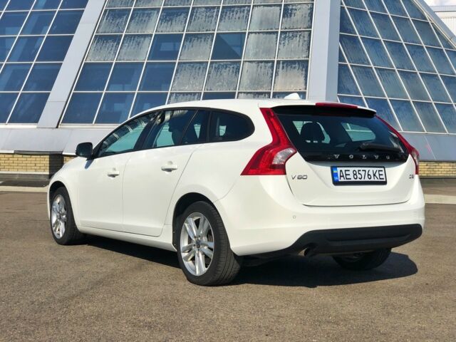 Белый Вольво B60, объемом двигателя 2 л и пробегом 155 тыс. км за 14800 $, фото 1 на Automoto.ua