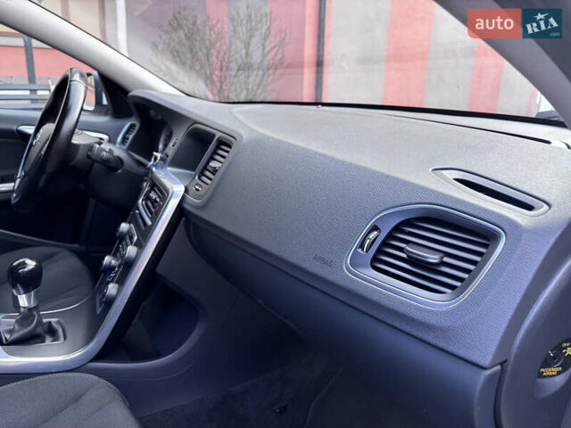 Белый Вольво B60, объемом двигателя 1.6 л и пробегом 242 тыс. км за 10850 $, фото 112 на Automoto.ua