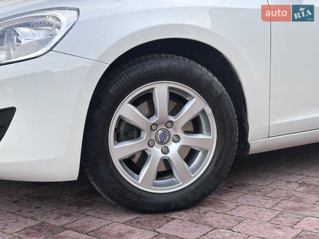 Белый Вольво B60, объемом двигателя 1.6 л и пробегом 242 тыс. км за 10850 $, фото 36 на Automoto.ua