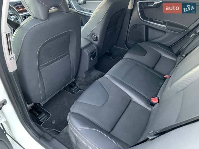 Белый Вольво B60, объемом двигателя 1.98 л и пробегом 183 тыс. км за 12900 $, фото 24 на Automoto.ua