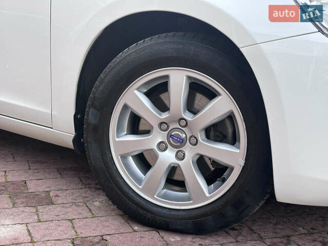 Белый Вольво B60, объемом двигателя 1.6 л и пробегом 242 тыс. км за 10850 $, фото 19 на Automoto.ua