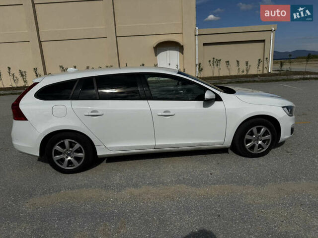 Белый Вольво B60, объемом двигателя 1.56 л и пробегом 306 тыс. км за 10413 $, фото 9 на Automoto.ua