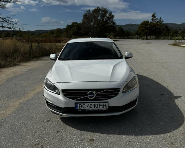 Белый Вольво B60, объемом двигателя 1.56 л и пробегом 306 тыс. км за 10413 $, фото 8 на Automoto.ua