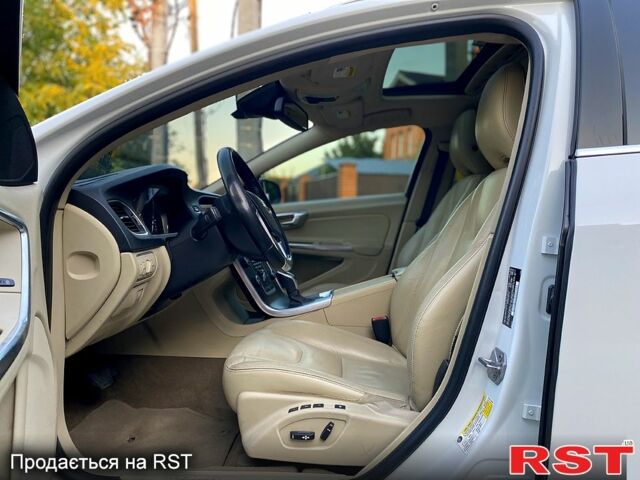 Білий Вольво B60, об'ємом двигуна 2 л та пробігом 250 тис. км за 14500 $, фото 8 на Automoto.ua