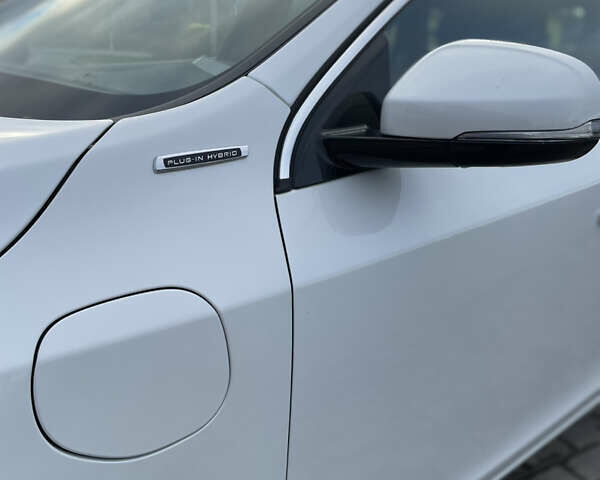 Белый Вольво B60, объемом двигателя 2.4 л и пробегом 214 тыс. км за 17299 $, фото 21 на Automoto.ua