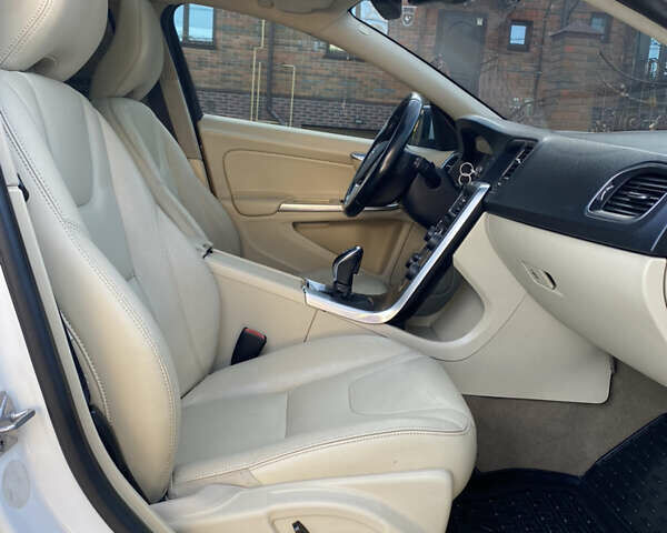 Вольво B60 2014 у Кропивницькому (Кіровограді) на Automoto.ua Білий Вольво B60, об'ємом двигуна 2 л та пробігом 249 тис. км за 12500 $, фото 26 на Automoto.ua