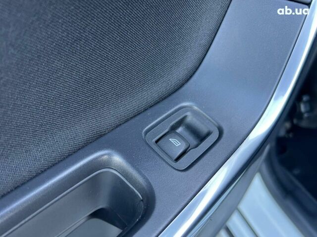 Белый Вольво B60, объемом двигателя 2 л и пробегом 300 тыс. км за 13940 $, фото 32 на Automoto.ua