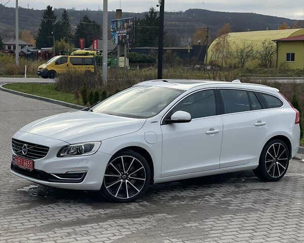 Белый Вольво B60, объемом двигателя 2.4 л и пробегом 214 тыс. км за 17299 $, фото 4 на Automoto.ua