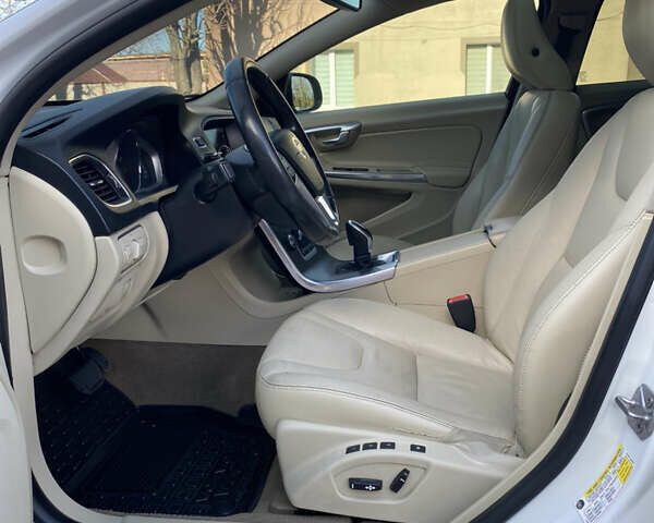 Вольво B60 2014 у Кропивницькому (Кіровограді) на Automoto.ua Білий Вольво B60, об'ємом двигуна 2 л та пробігом 249 тис. км за 12500 $, фото 14 на Automoto.ua