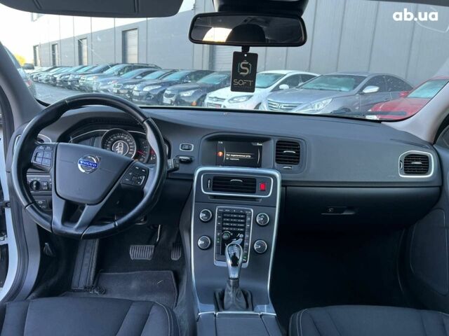 Белый Вольво B60, объемом двигателя 2 л и пробегом 300 тыс. км за 13940 $, фото 33 на Automoto.ua