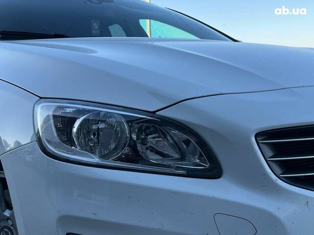 Белый Вольво B60, объемом двигателя 2 л и пробегом 300 тыс. км за 13940 $, фото 10 на Automoto.ua