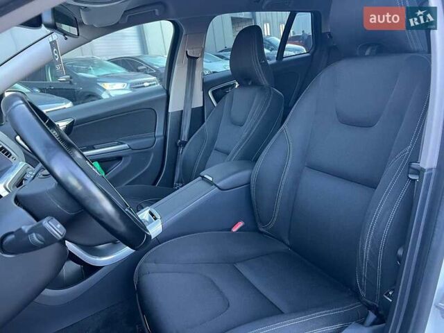Вольво B60 2014 у Львові на Automoto.ua Білий Вольво B60, об'ємом двигуна 2 л та пробігом 300 тис. км за 13940 $, фото 15 на Automoto.ua