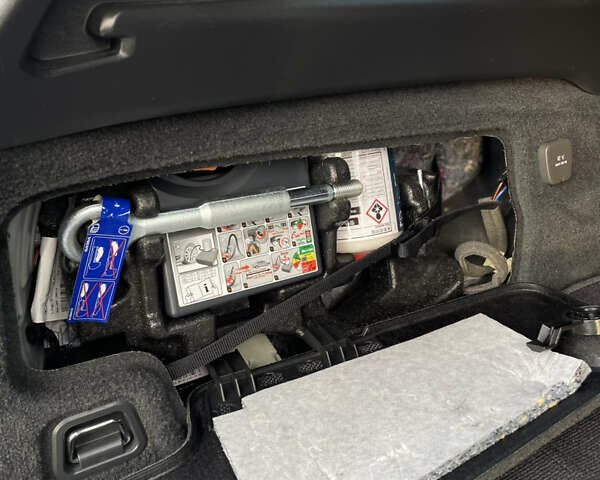 Белый Вольво B60, объемом двигателя 2.4 л и пробегом 214 тыс. км за 17299 $, фото 74 на Automoto.ua