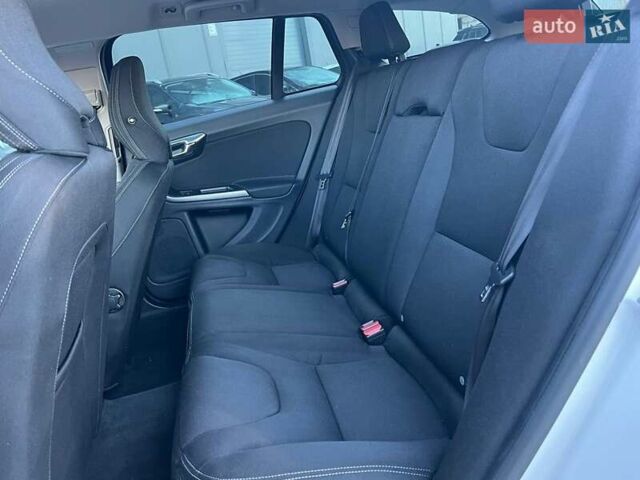 Вольво B60 2014 у Львові на Automoto.ua Білий Вольво B60, об'ємом двигуна 2 л та пробігом 300 тис. км за 13940 $, фото 31 на Automoto.ua