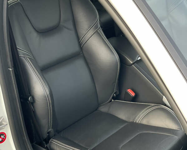 Белый Вольво B60, объемом двигателя 2.4 л и пробегом 214 тыс. км за 17299 $, фото 47 на Automoto.ua