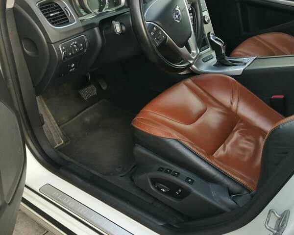 Білий Вольво B60, об'ємом двигуна 2.4 л та пробігом 377 тис. км за 14500 $, фото 52 на Automoto.ua