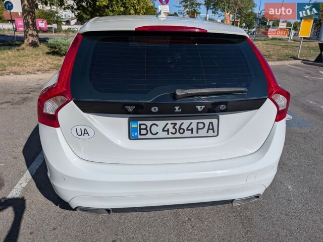 Белый Вольво B60, объемом двигателя 1.97 л и пробегом 231 тыс. км за 10900 $, фото 8 на Automoto.ua